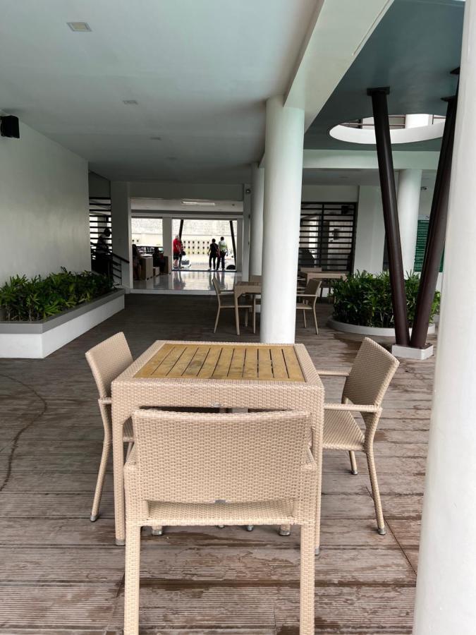 City Center - Front Of Iloilo Esplanade 2Br Condo Exterior photo